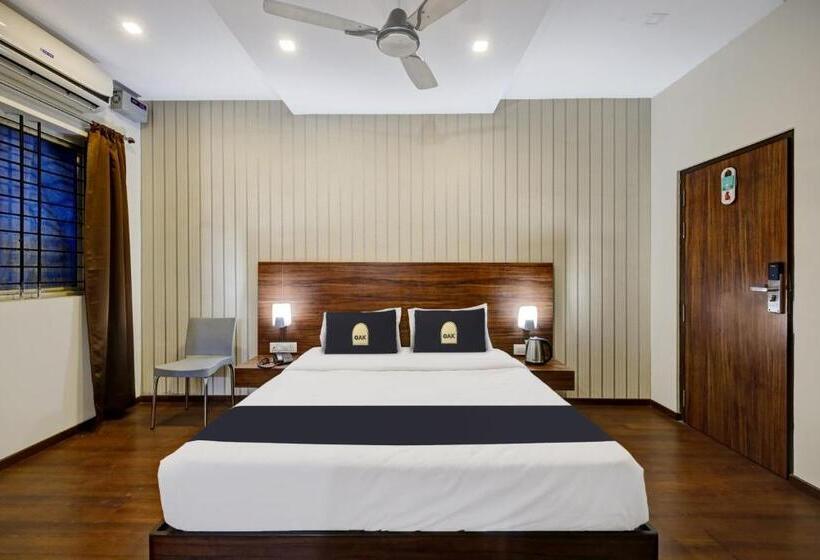 Отель Townhouse Oak Passport Inn