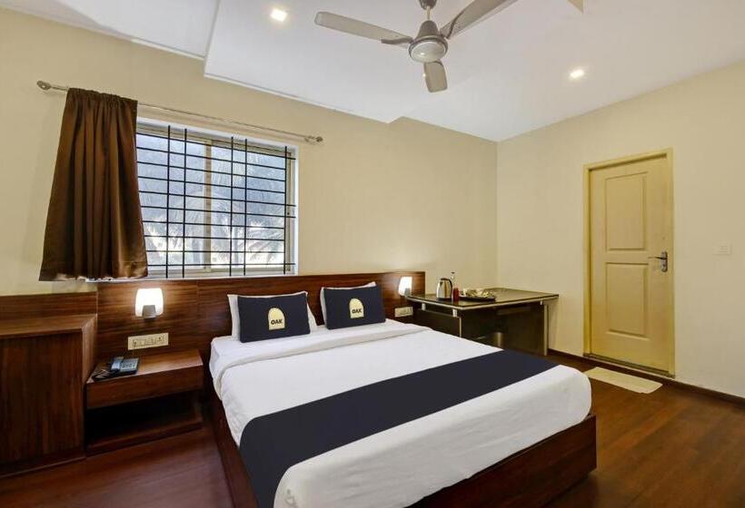 Отель Townhouse Oak Passport Inn