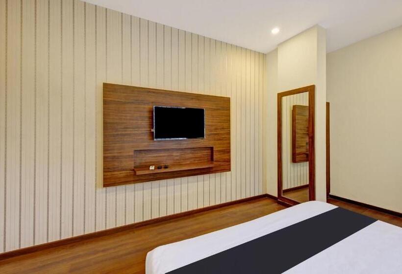 Отель Townhouse Oak Passport Inn