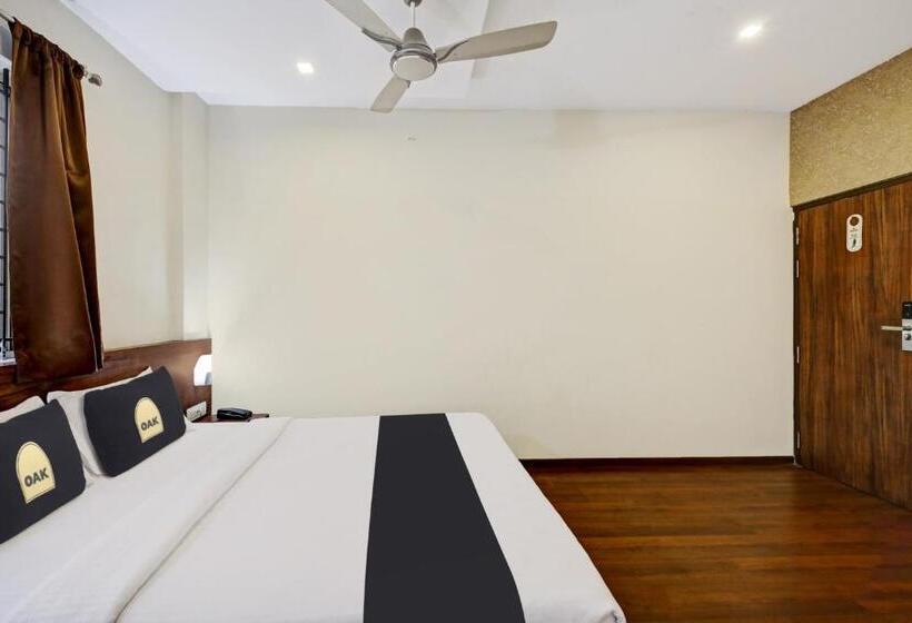 Отель Townhouse Oak Passport Inn