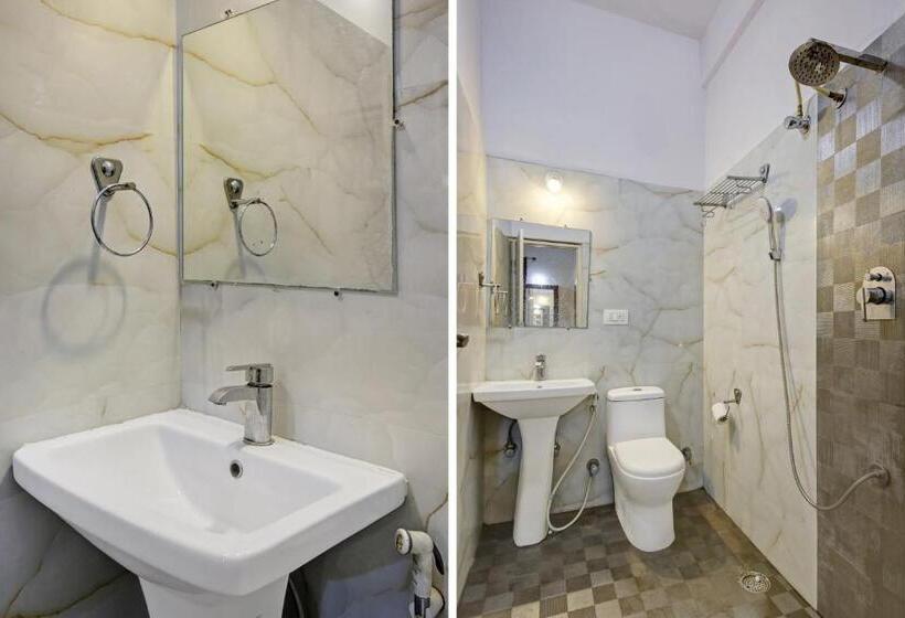 Отель Townhouse Oak Passport Inn