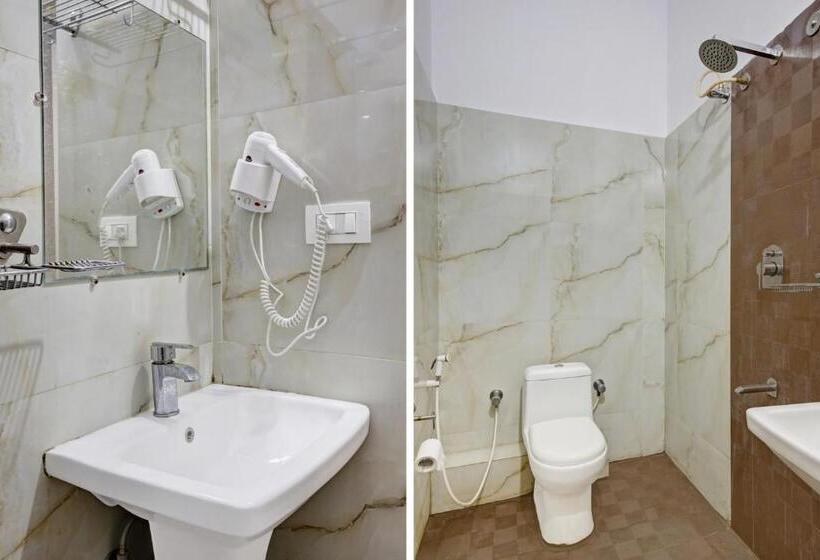 Отель Townhouse Oak Passport Inn