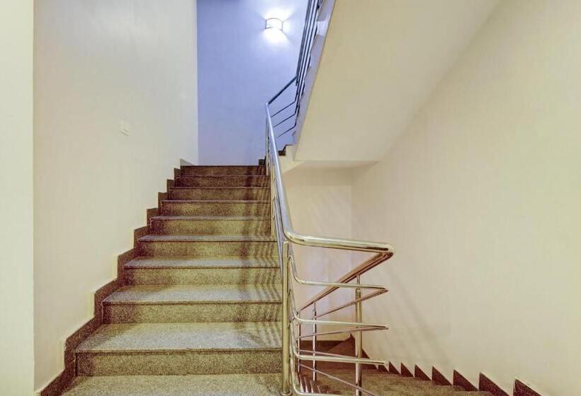 Отель Townhouse Oak Passport Inn