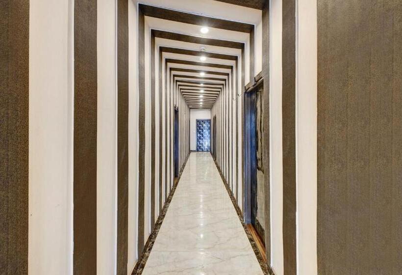 Отель Townhouse Oak Passport Inn