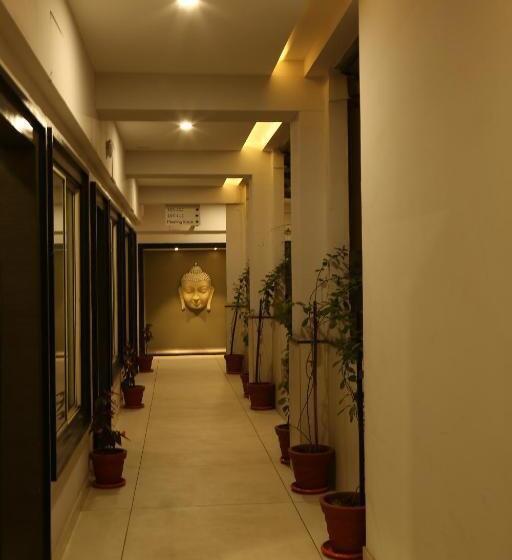 فندق Super Townhouse Dewas City Formerly Utsav