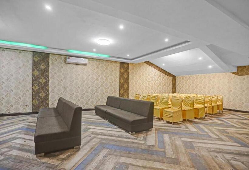 Oyo Townhouse 1018 The Naurangee Hotel Near Noida Sector 81 Metro Station