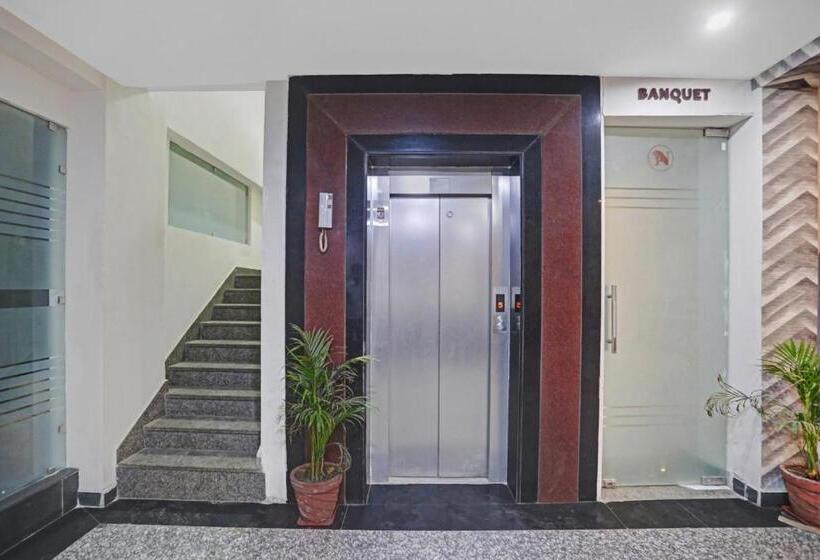 Oyo Townhouse 1018 The Naurangee Hotel Near Noida Sector 81 Metro Station