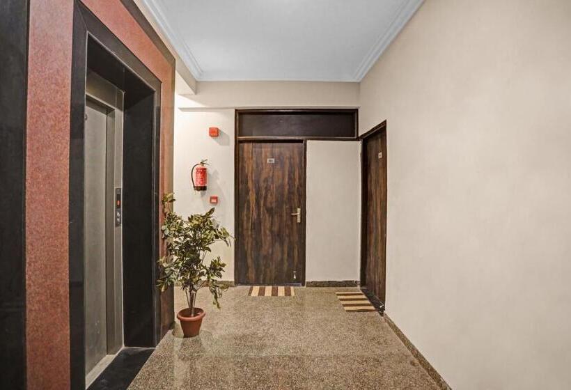 Oyo Townhouse 1018 The Naurangee Hotel Near Noida Sector 81 Metro Station