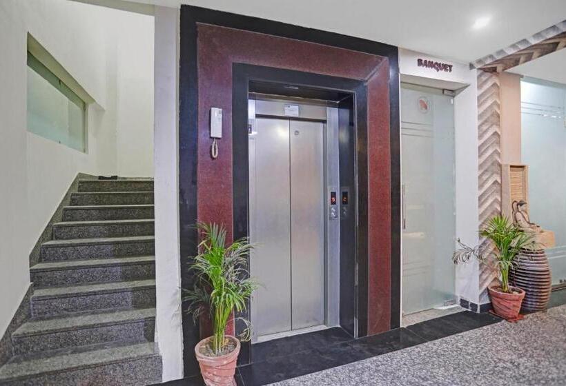 Oyo Townhouse 1018 The Naurangee Hotel Near Noida Sector 81 Metro Station