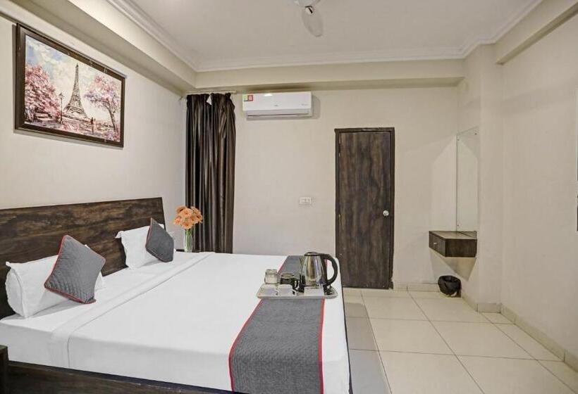 Oyo Townhouse 1018 The Naurangee Hotel Near Noida Sector 81 Metro Station