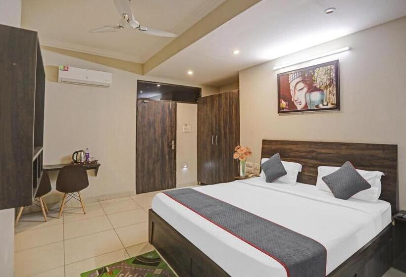 Oyo Townhouse 1018 The Naurangee Hotel Near Noida Sector 81 Metro Station