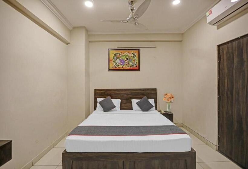 Oyo Townhouse 1018 The Naurangee Hotel Near Noida Sector 81 Metro Station