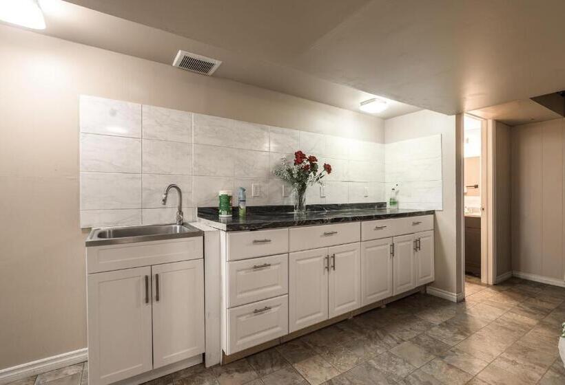 بنسيون A Home By Chinook Mall And Heritage Park