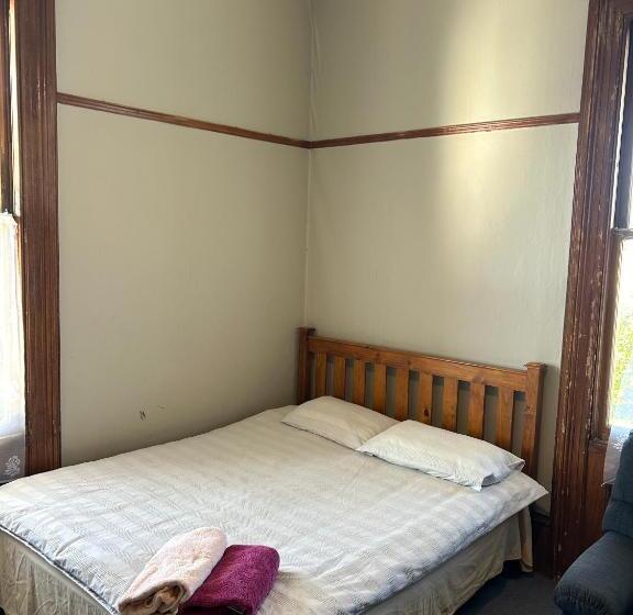 膳宿费 Ballymena House