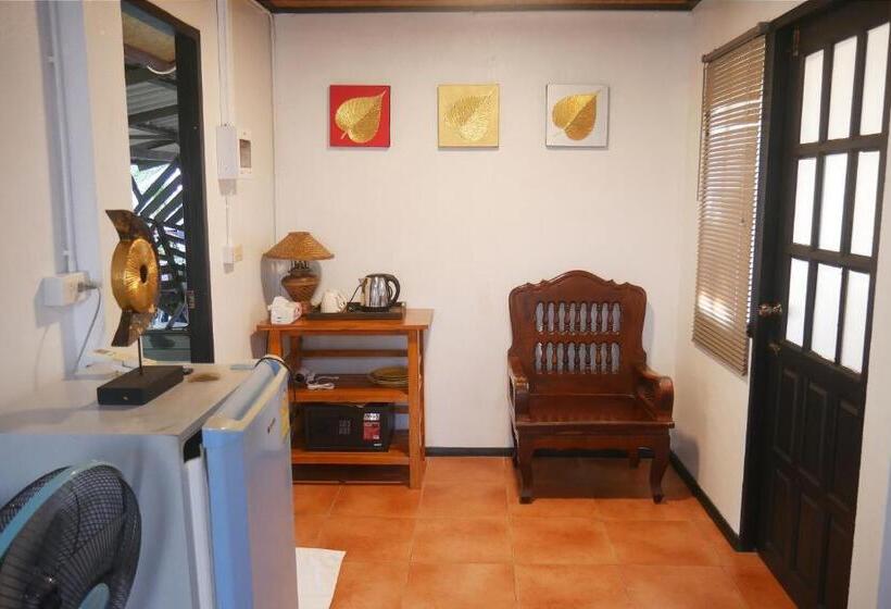 פנסיון Big Elk Steak House   Homestay