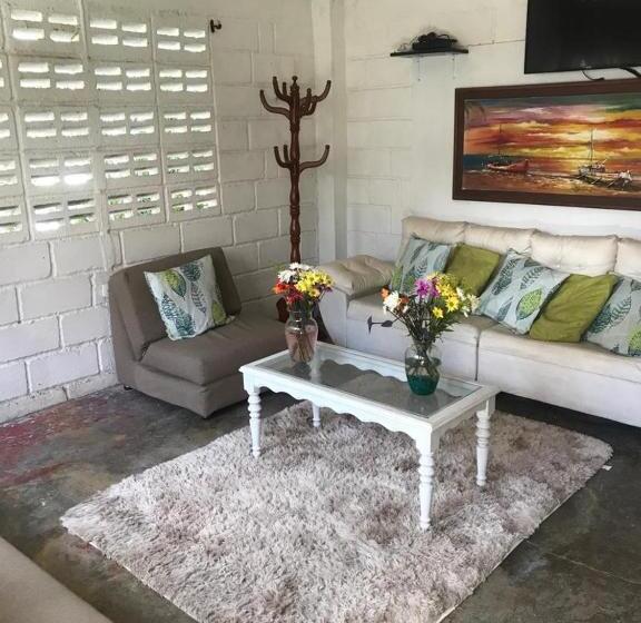 ペンション Casa Universitaria El Trebol