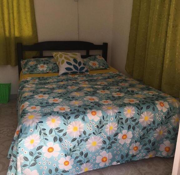 ペンション Casa Universitaria El Trebol