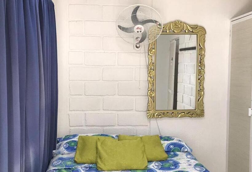 ペンション Casa Universitaria El Trebol