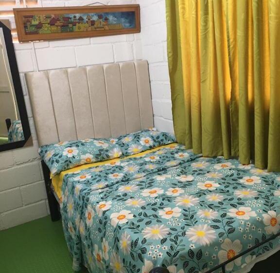 ペンション Casa Universitaria El Trebol