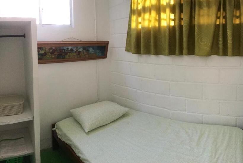 ペンション Casa Universitaria El Trebol