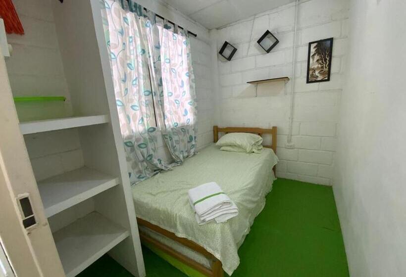 ペンション Casa Universitaria El Trebol