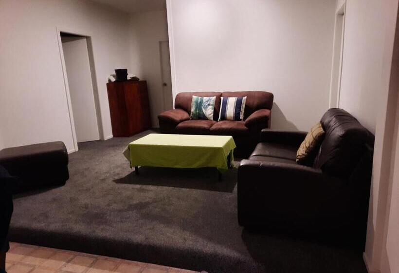 بنسيون Central Holiday Home