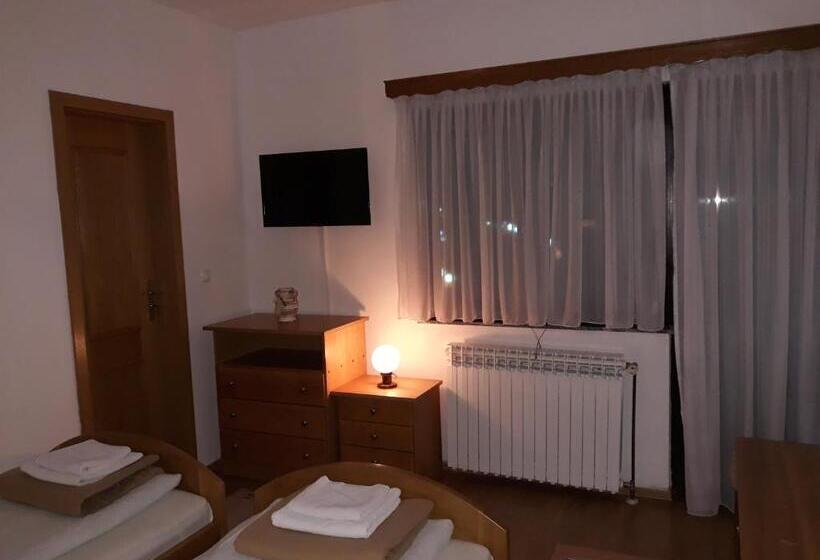 پانسیون Gradska Kavana Guest House