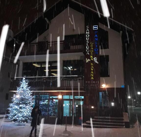 پانسیون Gradska Kavana Guest House