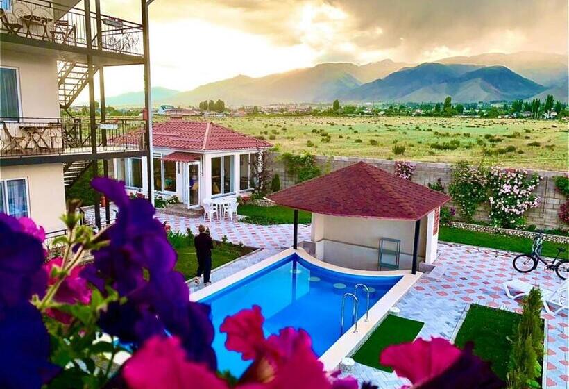 پانسیون Guest House “aura”