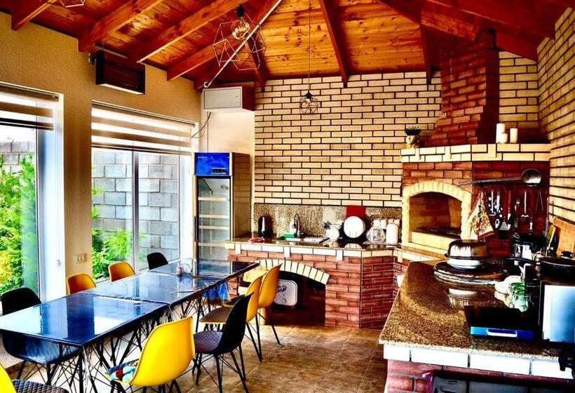 پانسیون Guest House “aura”