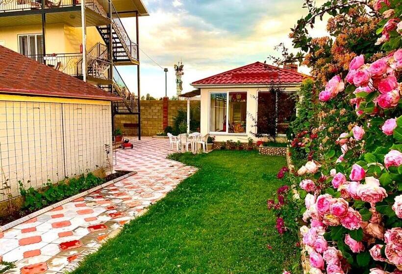 پانسیون Guest House “aura”