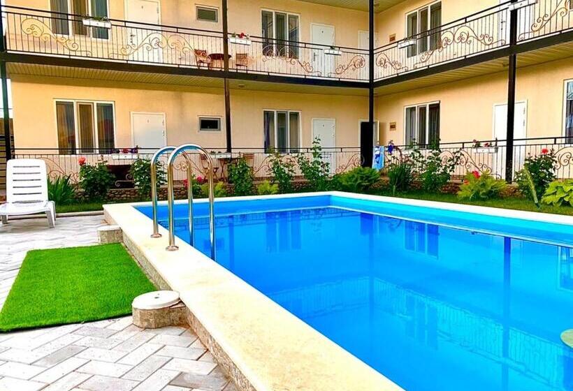 پانسیون Guest House “aura”