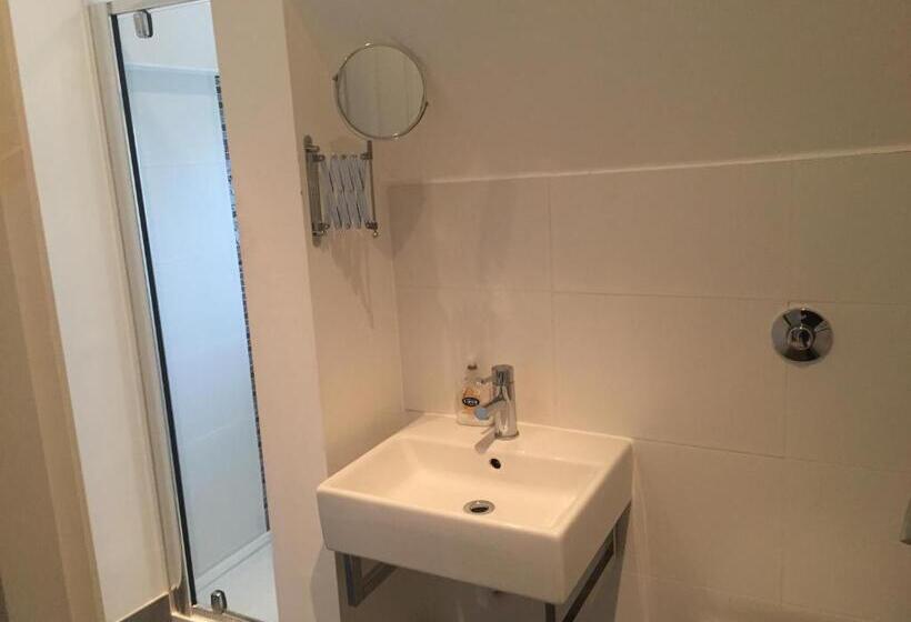 ペンション Hitchambury Manor