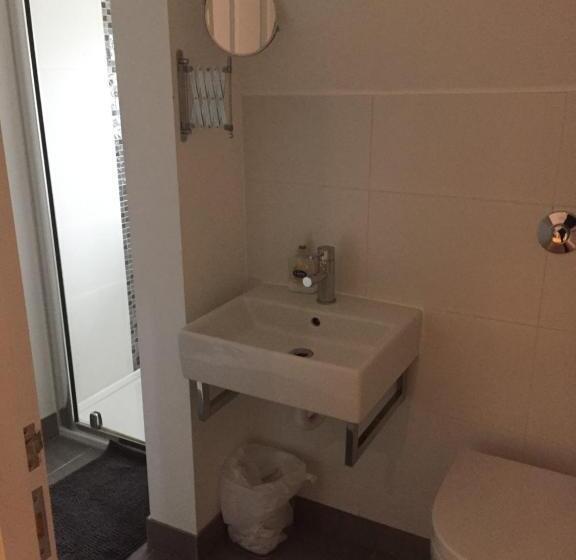 ペンション Hitchambury Manor