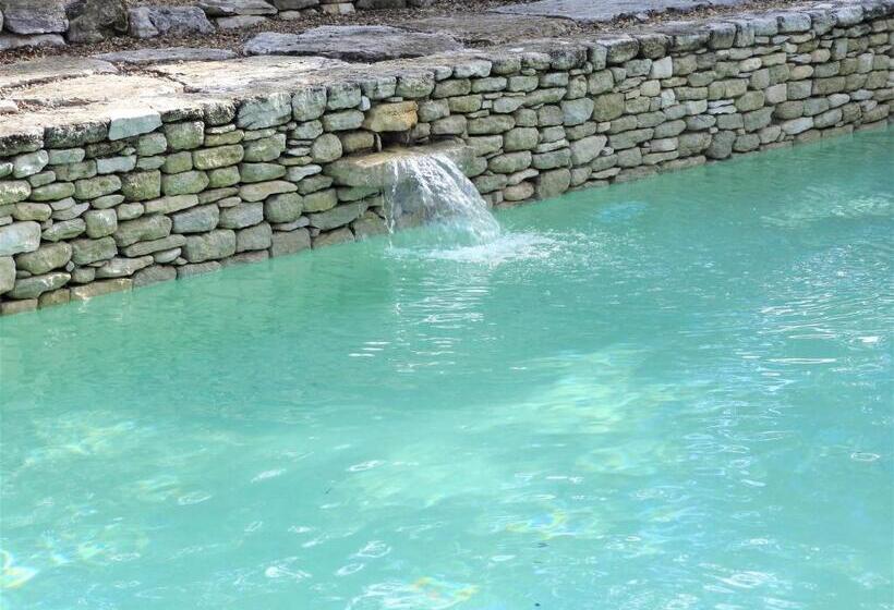 Пансион Le Mas De L Escaillon