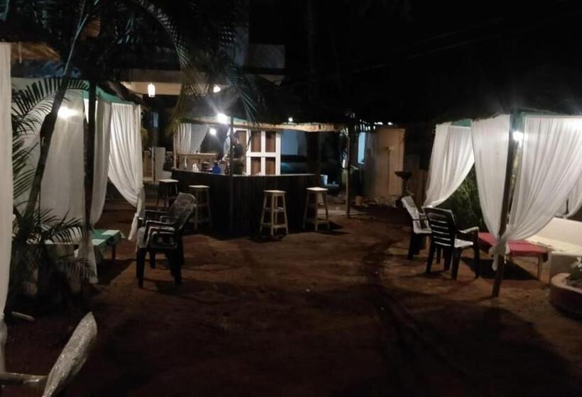 פנסיון Little Nest