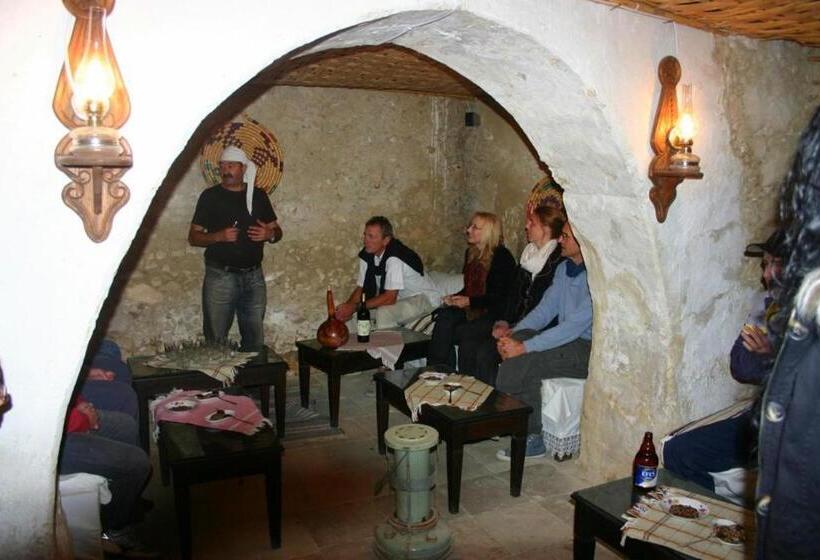 ペンション Nitovikla Hotel & Cave Restaurant & Pool An Authentic Local Experience !