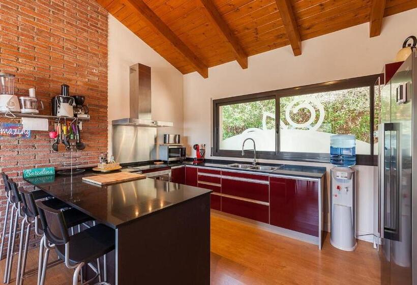 פנסיון Only Women Guest House   Villa De La Comunidad Internacional De La Mujer