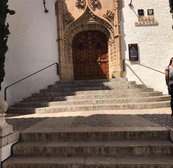 פנסיון Only Women Guest House   Villa De La Comunidad Internacional De La Mujer