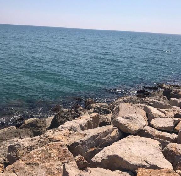 פנסיון Only Women Guest House   Villa De La Comunidad Internacional De La Mujer