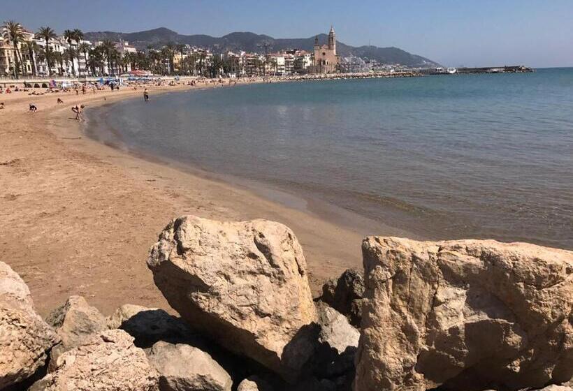 פנסיון Only Women Guest House   Villa De La Comunidad Internacional De La Mujer