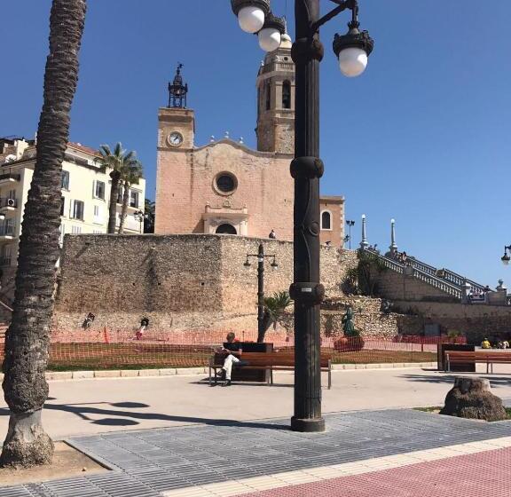 פנסיון Only Women Guest House   Villa De La Comunidad Internacional De La Mujer