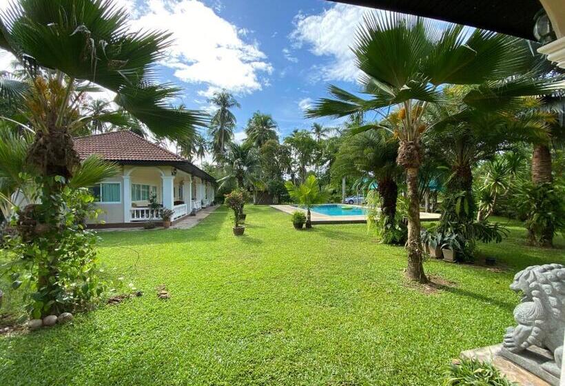 פנסיון Palm Gardens Resort, Bang Saphan