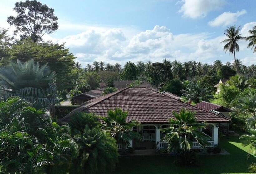 פנסיון Palm Gardens Resort, Bang Saphan