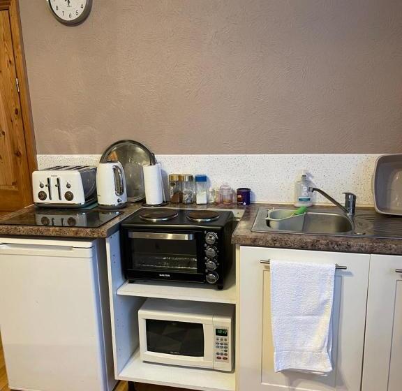 ペンション Room With Shower, Toilet And Kitchenette