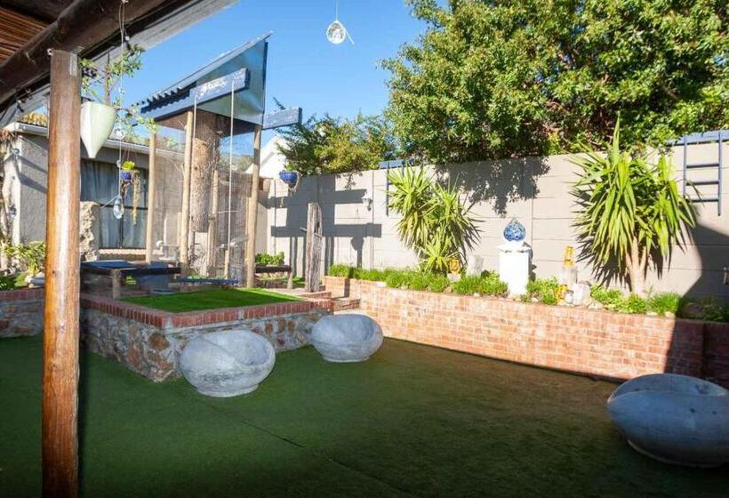 פנסיון Strand Family 4 Sleeper En Suite Studio