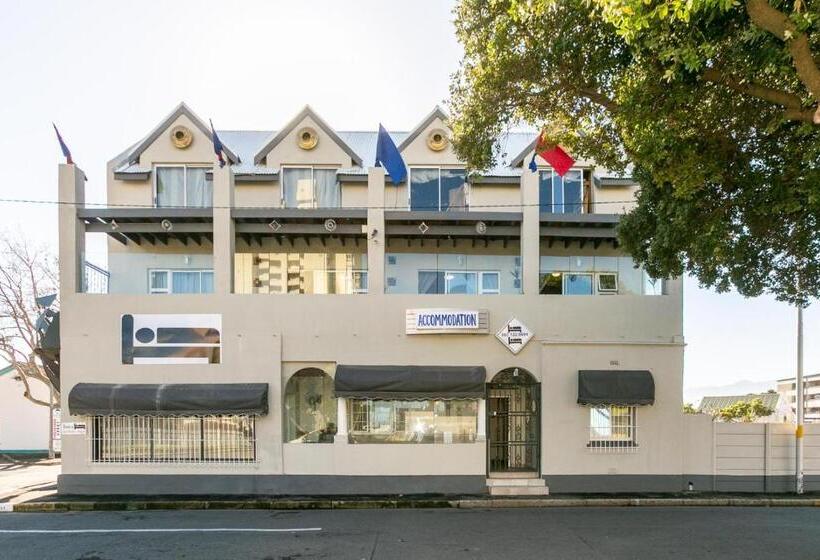 بنسيون Strand Scouty`s Place   6 Sleeper Helderberg Ct