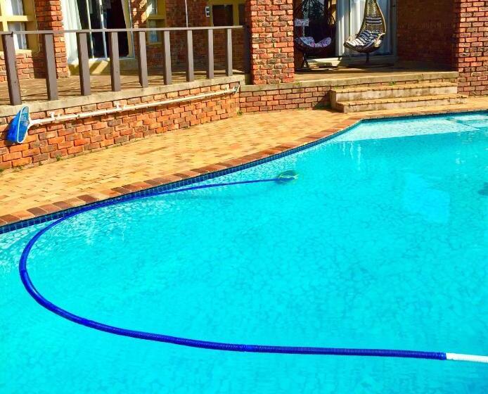 פנסיון Summer Vintage Home In Gonubie   Just A Walk To The Beach!