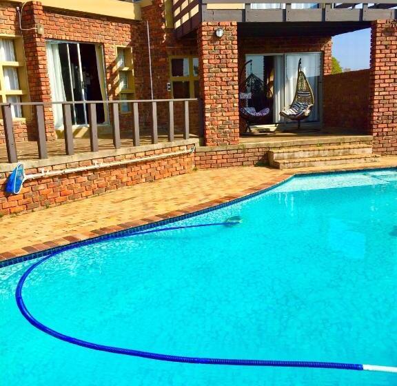 פנסיון Summer Vintage Home In Gonubie   Just A Walk To The Beach!