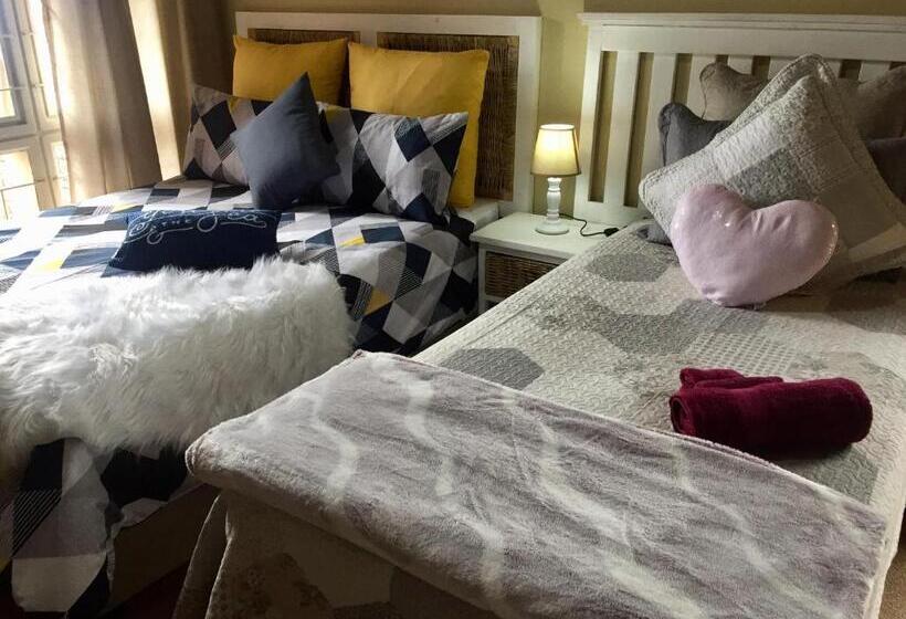 פנסיון Summer Vintage Home In Gonubie   Just A Walk To The Beach!